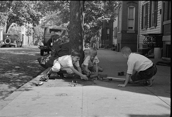 children playing on sidewalk 1950s baby boomer childhood